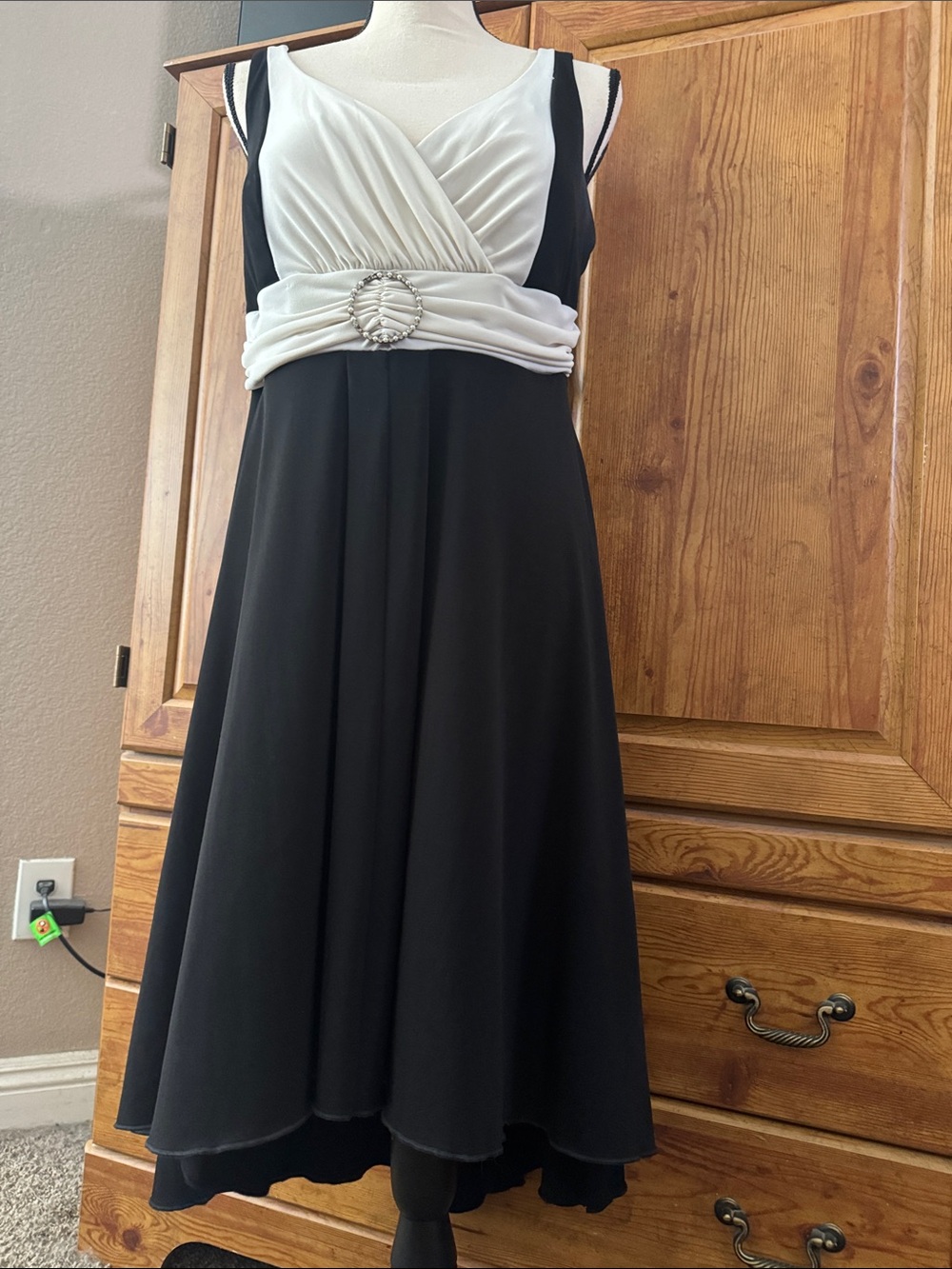 Black and White Sleeveless Empire Waist Evening Dress
